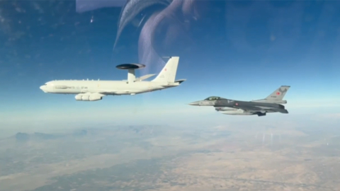 Türk Jetleri ve NATO AWACS gökyüzünde buluştu