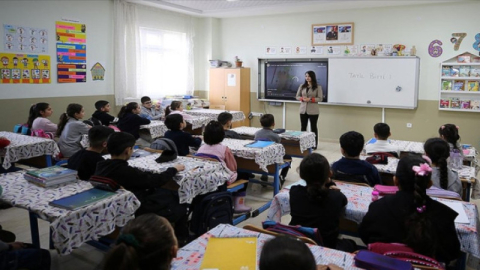 Tatil bitti! 18 milyon öğrenci için ders zili çaldı: İlk ders Yeşil Vatan