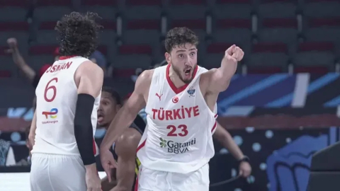 12 Dev Adam yarı final için sahaya çıkıyor