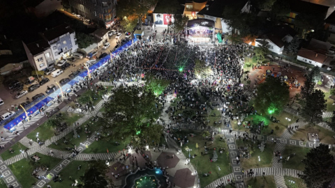 Bursa'da Pamela ve Ümit Besen rüzgarı