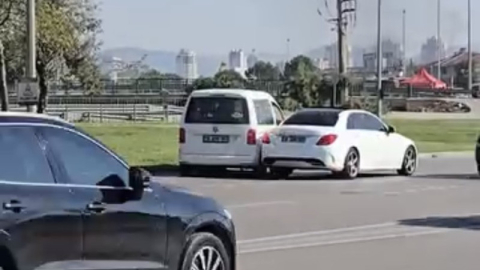 Anayolda geri geri ilerledi, kazaya karıştı olay yerinden böyle kaçtı