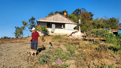 Bursa'da maden ocağı yakınında oluşan yarıklar evi ikiye böldü