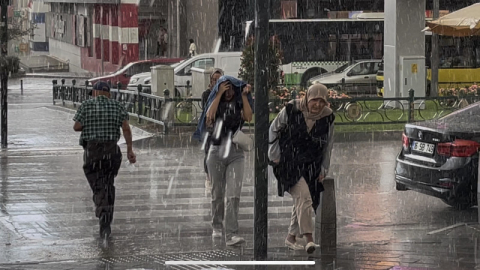 Bursalılar yağmura hazırlıksız yakalandı