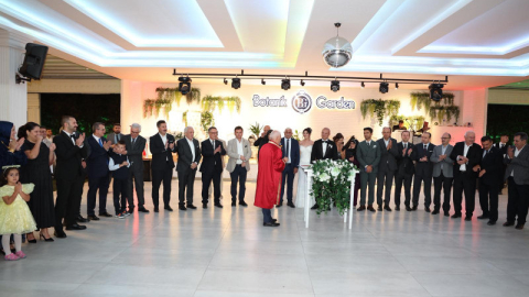 Bursa’da bol şahitli görkemli düğün… Siyaset, medya ve iş dünyası bu düğünde buluştu