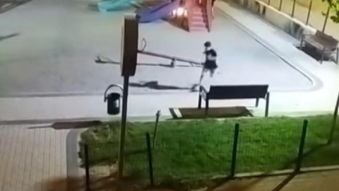 Bursa'da çocuklar oyun parkını ateşe verdi