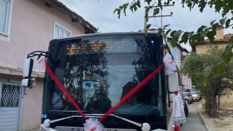 Bursa'da otobüs gelin arabası gibi süslendi