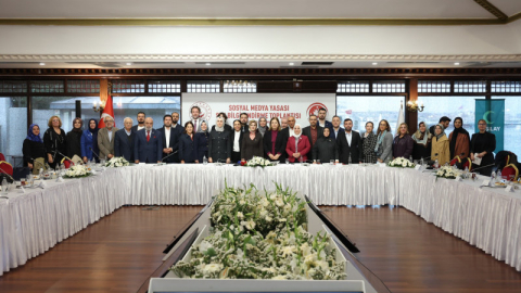 Bakan Göktaş, sosyal medya düzenlemesi için STK temsilcileriyle bir araya geldi