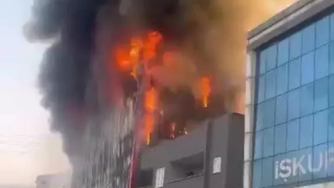 Son dakika: Parfüm deposunda yangın.6 ölü