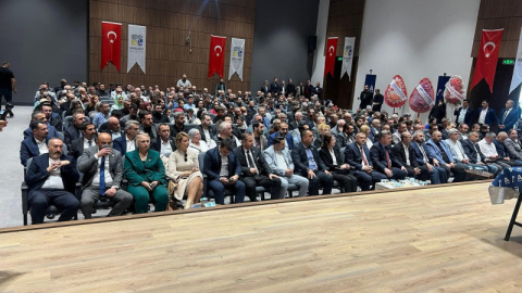 Anahtar Parti'de ilk kongre heyecanı salona sığmadı...