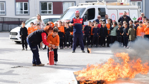 Osmangazi Belediyesi’nden çocuklara afet eğitimi: Deprem ve yangın tatbikatı yapıldı