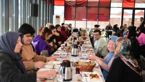 Osmangazi Belediyesi’nden engelli bireylere özel kahvaltı etkinliği