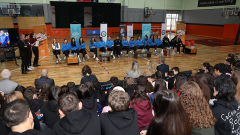 Nilüfer Belediyespor’un Sultanları gençlerle deneyimlerini paylaştı