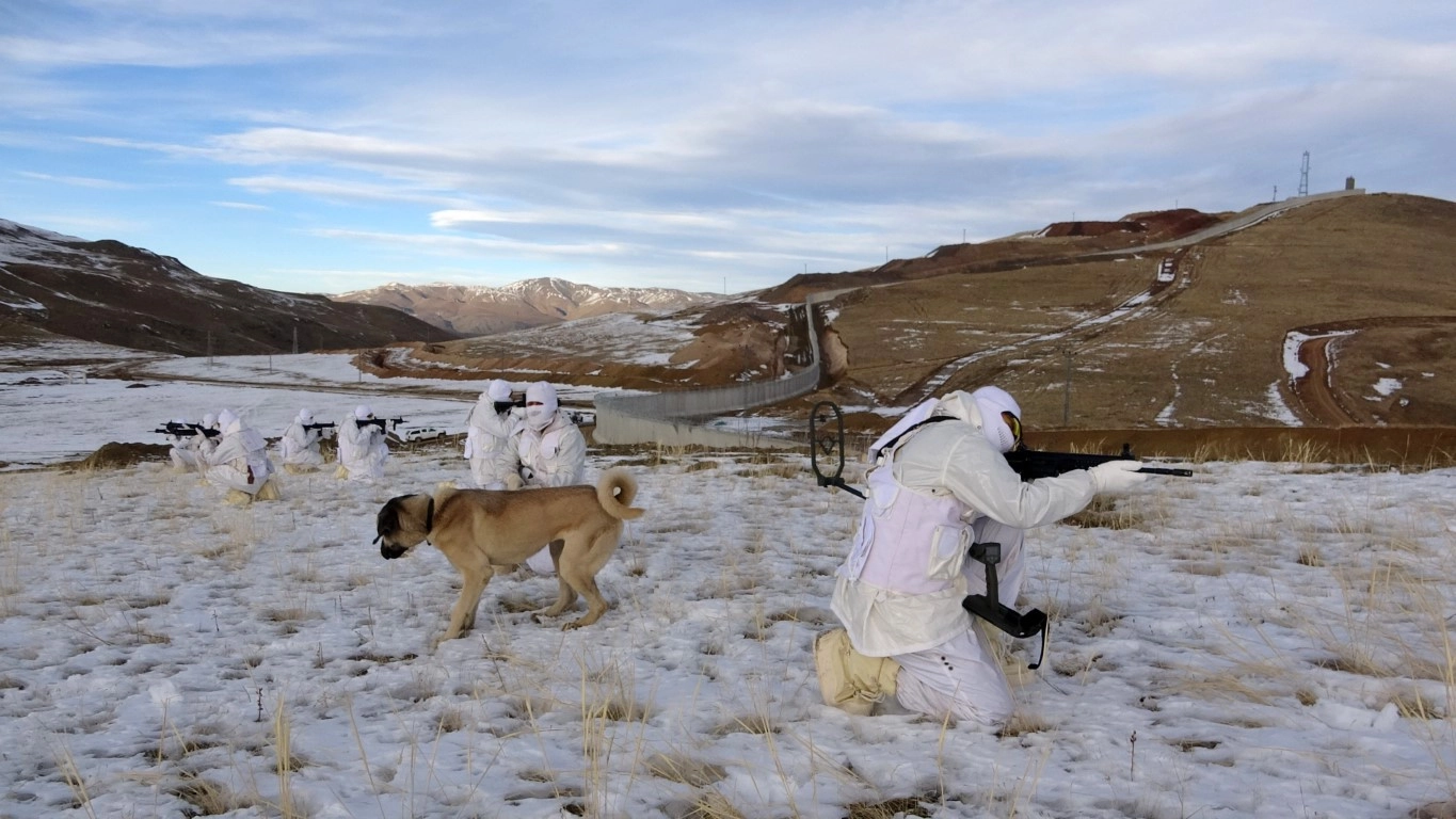  Van-İran sınırında inşa edilen duvarın Saray etabı tamamlandı