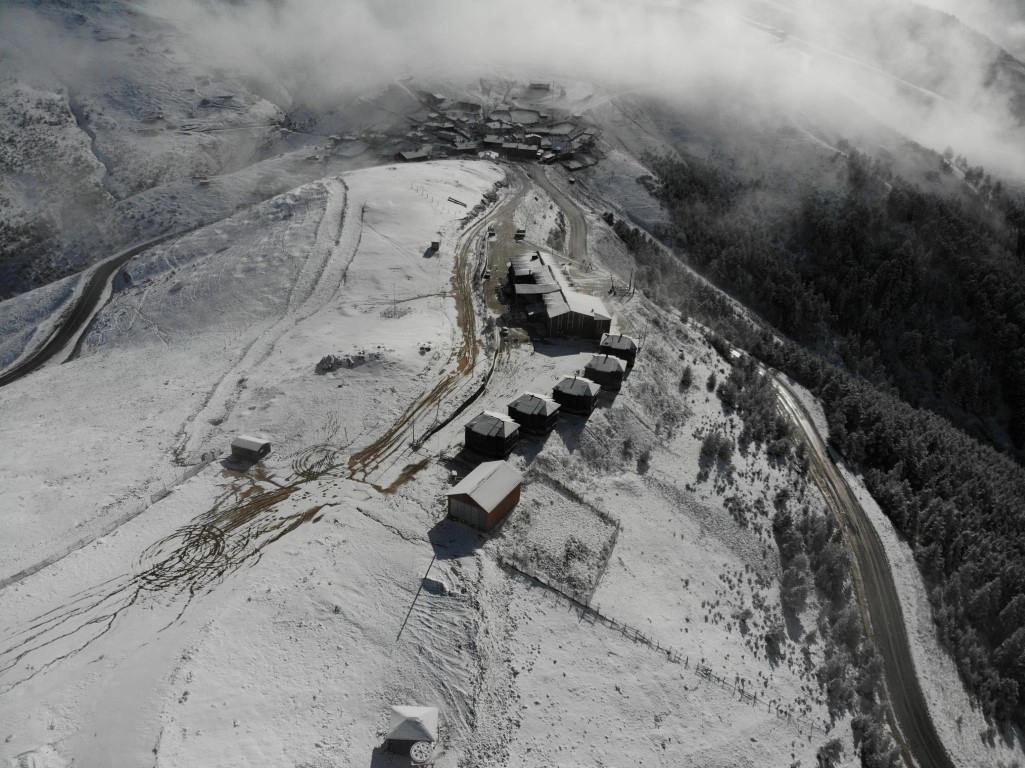 Zigana Kayak Tesislerine sezonun ilk karı yağdı