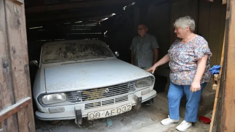 Otomobili 36 yıl garajda sakladı
