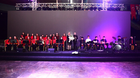 Osmangazi’de gençlerden Yeni Yıl'a müzikli merhaba