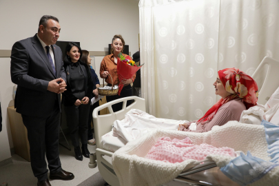 Başkanvekili Saldız yeni yılın ilk ve son bebeklerini ziyaret etti