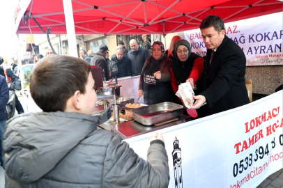 Başkan Erkan Aydın’dan Sakarya Mahallesi’nde anlamlı lokma ikramı