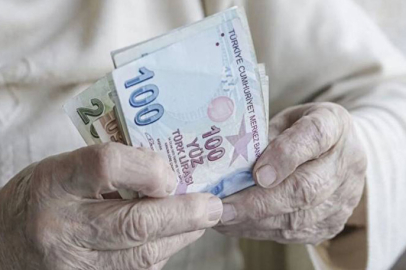 Yaşlı ve engelli aylıkları Ocak ödemeleri hesaplara yatıyor