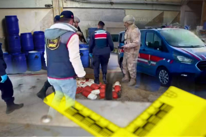 İzmir’de uyuşturucu imalathanesine baskın: Tonlarca hap hammaddesi ele geçirildi