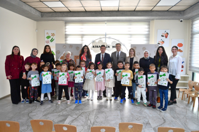 Başkan Aydın öğrencilerle karne heyecanını paylaştı