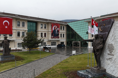 Osmangazi Belediyesi’nden ay yıldızlı duruş