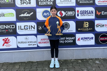 Osmangazi Belediyesporlu minik raket Azra’dan büyük başarı