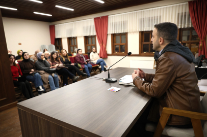 Osmangazi’de kitapseverler “Bizi Biz Yapan Hikayeler”i tartıştı