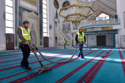 Ramazan öncesi Bursa’daki camiler ibadete hazırlanıyor