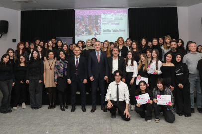 Bursa'da gençlerden eşitlik ve şiddetsiz yaşam için dijital mesaj
