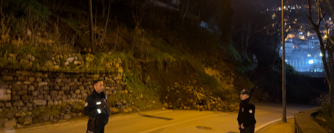 Tarihi Bursa Kalesi altında toprak kayması