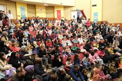 Yıldırım Belediyesi’nden çocuklara tiyatro keyfi: “Kraliçe Maya” miniklerle buluştu