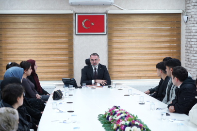 Başkan Erol KPSS’ye hazırlanan öğrencilerle buluştu