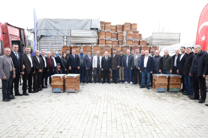 Büyükşehir’den arıcılara sürdürülebilir destek: Kovanlar üreticilere teslim edildi