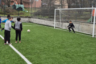 Büyükşehir’den gençlere yatırım: Büyükorhan Halı Sahası yenilendi