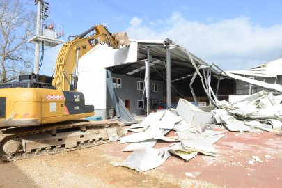 Nilüfer’de kaçak inşaat operasyonu: 3 yapı yıkıldı