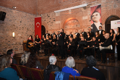 Osmangazi’de Sevgililer Günü türkülerle kutlandı