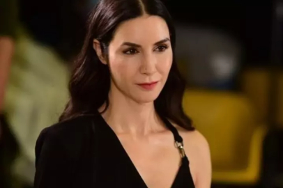 Ahu Yağtu’dan 12 yaş küçük sevgilisiyle romantik asansör pozu