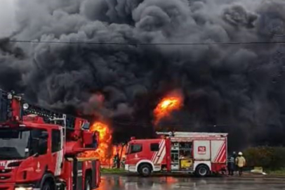 Silivri'de kablo ve inşaat malzemeleri üreten fabrikada yangın