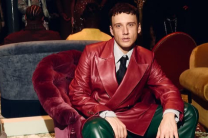 Sanatçı Edis Görgülü havalimanında gözaltına alındı