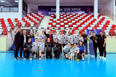 Bursa Büyükşehir Belediyespor zirveyi bırakmadı