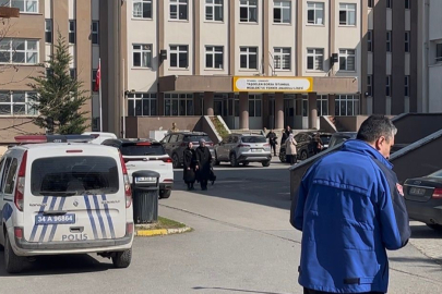 Lisede bıçaklı saldırı: Öğretmenlerini ve arkadaşını bıçakladı