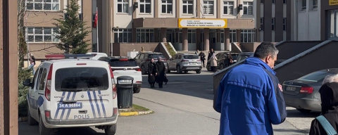 Lisede bıçaklı saldırı: Öğretmenlerini ve arkadaşını bıçakladı