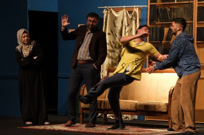 Yıldırım’da 28 Şubat’ın kararmış sayfaları tiyatroyla sahneye taşındı