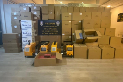 Bursa'da kaçak sigara imalathanesine operasyon: Yüzlerce kilo tütün ele geçirildi