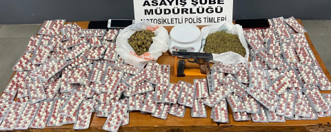 Bursa’da ‘dur’ ihtarına uymayarak kaçtı, evinden uyuşturucu ve silah çıktı