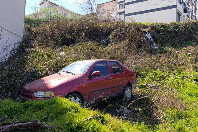 Freni boşalan otomobil şarampole uçtu: Baba ve oğlu yaralandı