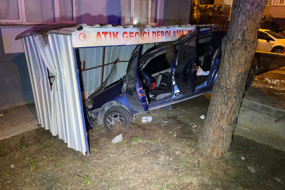 Bursa'da kontrolden çıkan araç apartmanın bahçesine uçtu