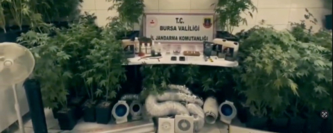 Bursa jandarmasından uyuşturucu tacirlerine darbe