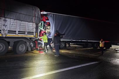 Bursa'da iki tır çarpıştı! 1 ölü